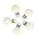 speenkoordclip, hout wit gelakt met drie gaatjes