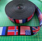 taille-elastiek 4 cm breed: vlaggen/ HALVE METER