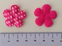 25mm bloemetje fuchsia satijn met witte stip