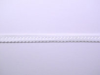 gebroken wit omvouwelastiek met klein schulprandje op de vouw