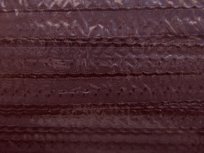 donkerbruin omvouwelastiek met klein schulprandje op de vouw