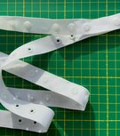 drukkertjesband wit: afstand 1 cm x 3 en dan 3 cm: HALVE meter