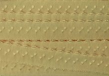 zand/beige omvouwelastiek met klein schulprandje op de vouw