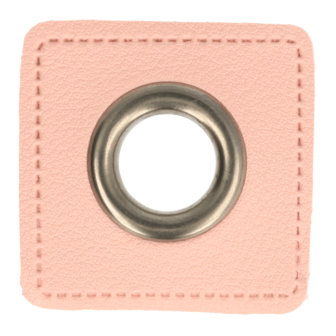 oudzilveren nestels op roze vierkant van nepleer: gat diameter 11 mm