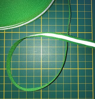 1 cm breed ribsband met reflecterende streep op groen