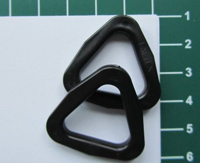 D-ring driehoekig zwart kunststof 22 mm