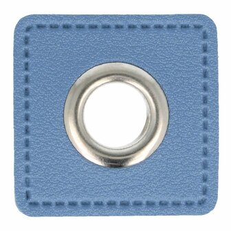 zilverkleurige nestels op jeansblauw vierkant van nepleer: gat diameter 11 mm