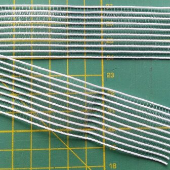 zeer dun en soepel gaaselastiek of rimpelband-elastiek wit 4 cm