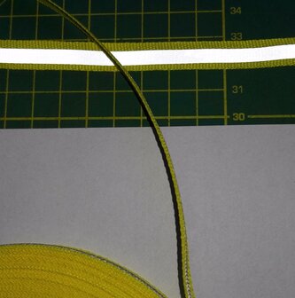 1 cm breed ribsband met reflecterende streep op geel 