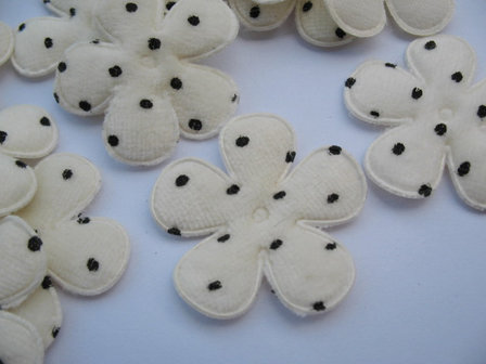 32mm fluweel bloemetje met stip - creme