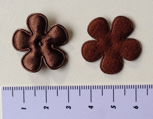 25mm bloem, chocoladebruin met randje