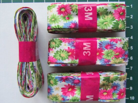 bosje biaisband: margrietjes lime, fuchsia en blauw