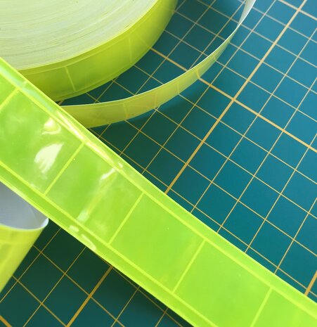 2,5 cm breed geel-groen reflecterend pvc-band
