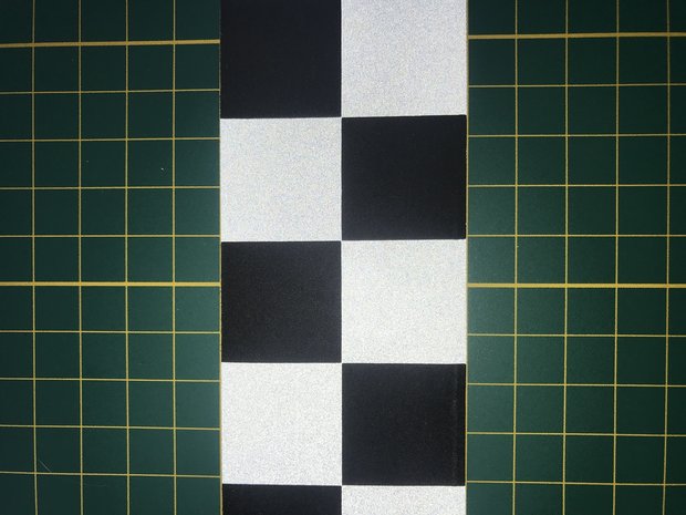 5 cm breed geweven band met ruitjes zwart-reflecterend zilverkleur