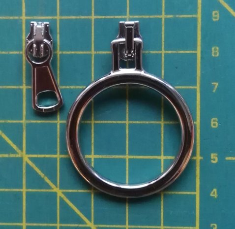runnertje zilverkleurig 4mm met grote ring