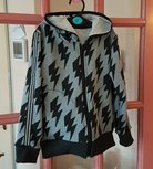 Bielefeld: dikkere wintertricot met bliksemschichten zwart/grijs Bielefeld: dikkere wintertricot met bliksemschichten zwart/grijs