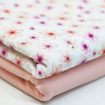 Tricot watercolorprint: suikerbloempjes op gebroken wit Tricot watercolorprint: suikerbloempjes op gebroken wit