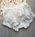 Broderie: geborduurde offwhite fijne katoen Broderie: geborduurde offwhite fijne katoen