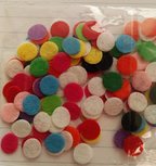 klein rondje van vilt 1 cm / ca 100 stuks willekeurige kleuren klein rondje van vilt 1 cm / ca 100 stuks willekeurige kleuren