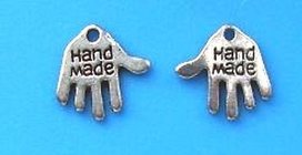 bedeltje: handje met bedeltje: handje met