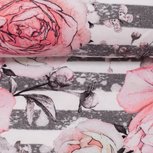 Matti: digitaal bedrukte tricot: zalmroze bloemen op grijs/witte strepen Matti: digitaal bedrukte tricot: zalmroze bloemen op grijs/witte strepen