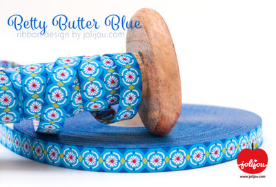 Betty Butter Blue, sierbandje