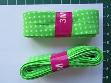 bosje biaisband: lime met witte stippen