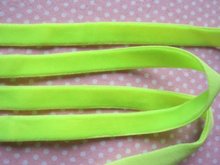 elastisch fluweelband neon geel/groen 1cm breed 