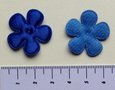 25mm bloem, blauw satijn met randje