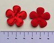 25mm bloem, rood satijn met randje